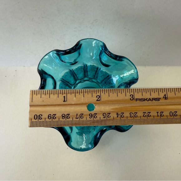 Vintage Fenton Flute and Dot Turquoise Teal Blue Glass Vase - Picture 8 of 8